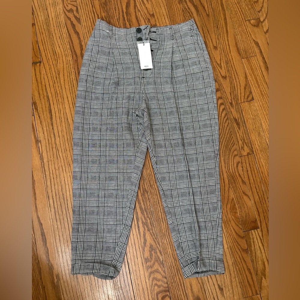 NWT MANGO BLACK AND WHITE HIGH RISE BUTTONS CROPPED PANTS
